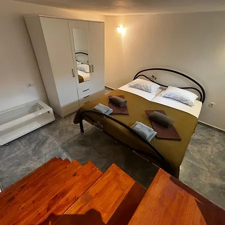 Barrichello Deluxe * Tisno